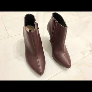 Forever21 Closed toes WEDGE BOOTIES